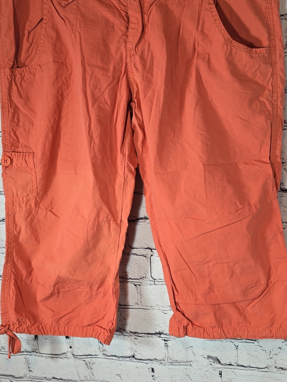 Guess Jeans Coral Button-Front Capri Pants Size 29 - Picture 4 of 10